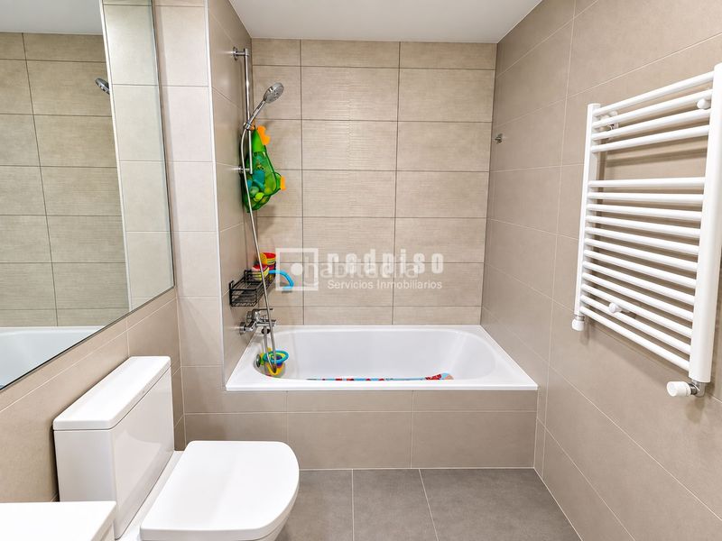 Foto 5dd0fafe-7cab-4220-b0f3-8b47964e938c. Pis amb calefacció aparcament piscina a Centro Rivas - Vaciamadrid