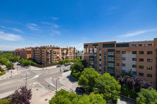 Pis  De isabel clara eugenia. Vendemos luminosa vivienda de tres dormitorios en sanchinarro.