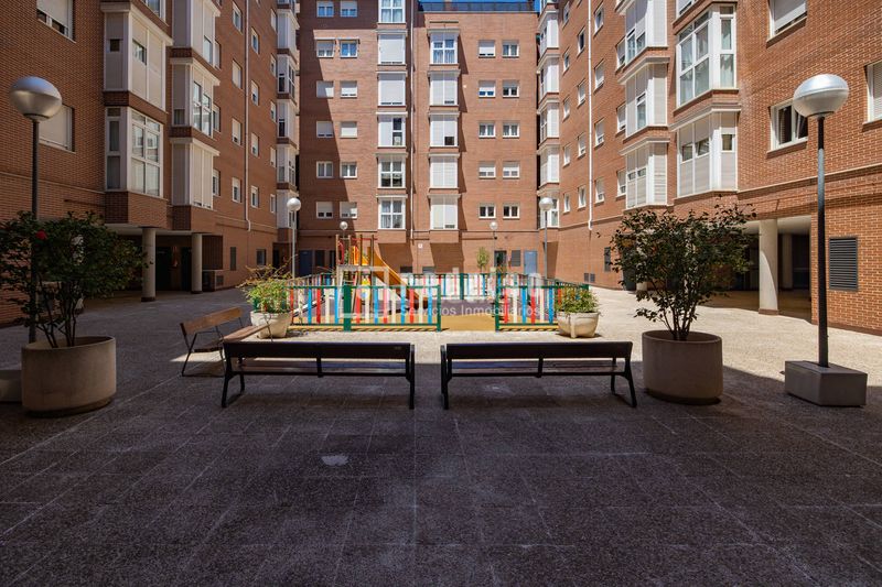 Foto 6d9cc84d-6c06-4143-b149-8b2724d97119. Pis amb calefacció aparcament piscina a Sanchinarro Madrid