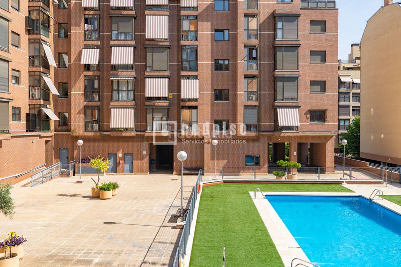 Foto 24478a99-42b8-4e67-a879-53b2d3661b9c. Pis amb calefacció aparcament piscina a Sanchinarro Madrid