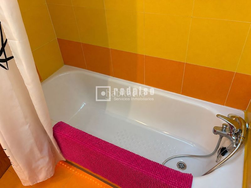 Foto b3e34344-56d7-4616-9528-c9b422ad0d8b. Pis amb calefacció aparcament piscina a Sanchinarro Madrid