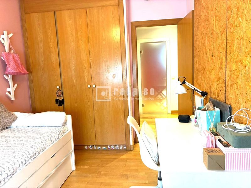 Foto f62686a1-d78f-4412-b17d-d9ad8c06c17a. Pis amb calefacció aparcament piscina a Sanchinarro Madrid