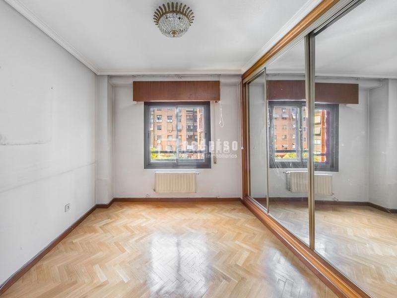 Foto 0fab3bca-ea40-4e52-995e-2e54ab67ab25. Etagenwohnung mit heizung parking pool in Acacias Madrid