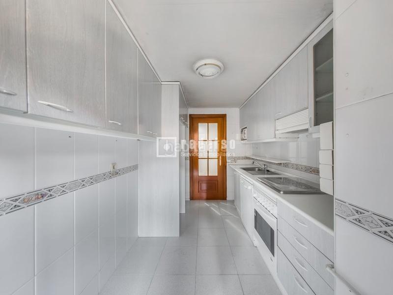 Foto 3cdc7ced-c516-43b2-bf80-59d5bd96b1f9. Etagenwohnung mit heizung parking pool in Acacias Madrid