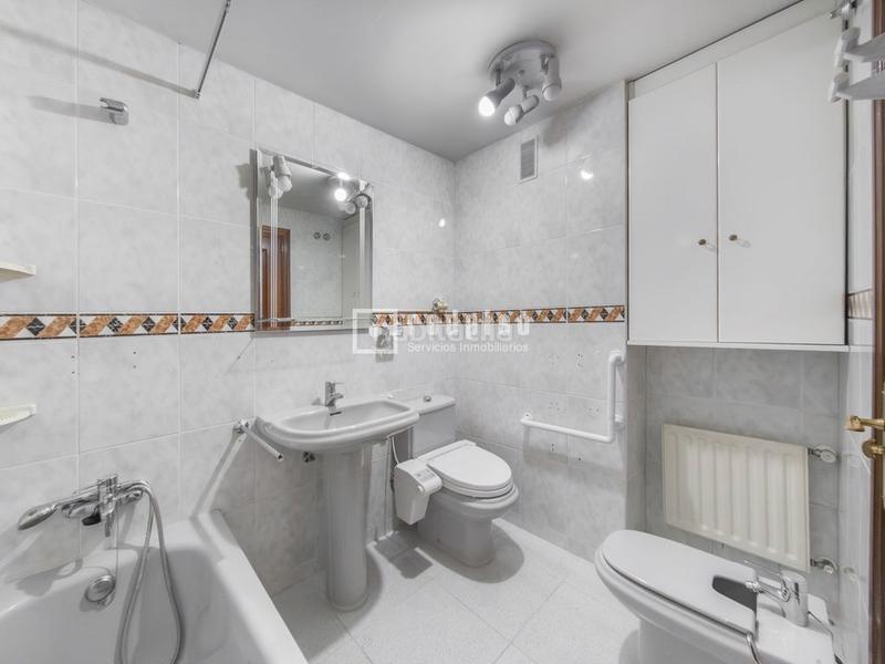 Foto 400b59fb-d115-4ffe-ab84-08be26dd6e99. Etagenwohnung mit heizung parking pool in Acacias Madrid