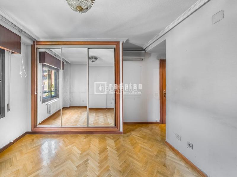 Foto 5c968246-7cea-4d06-907a-f3a5e1b1ce0e. Etagenwohnung mit heizung parking pool in Acacias Madrid