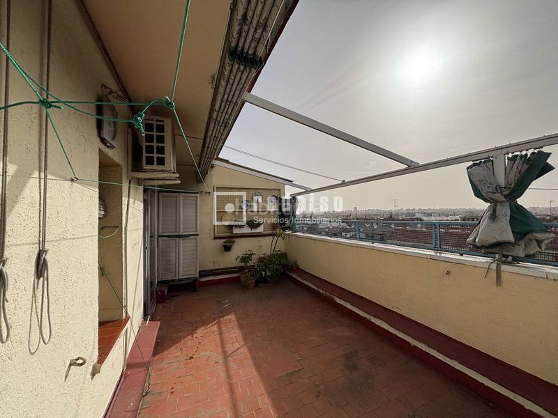 Foto 1d92ded3-55dc-4ae0-aec9-ef68669d119d. Àtic amb calefacció a Acacias Madrid