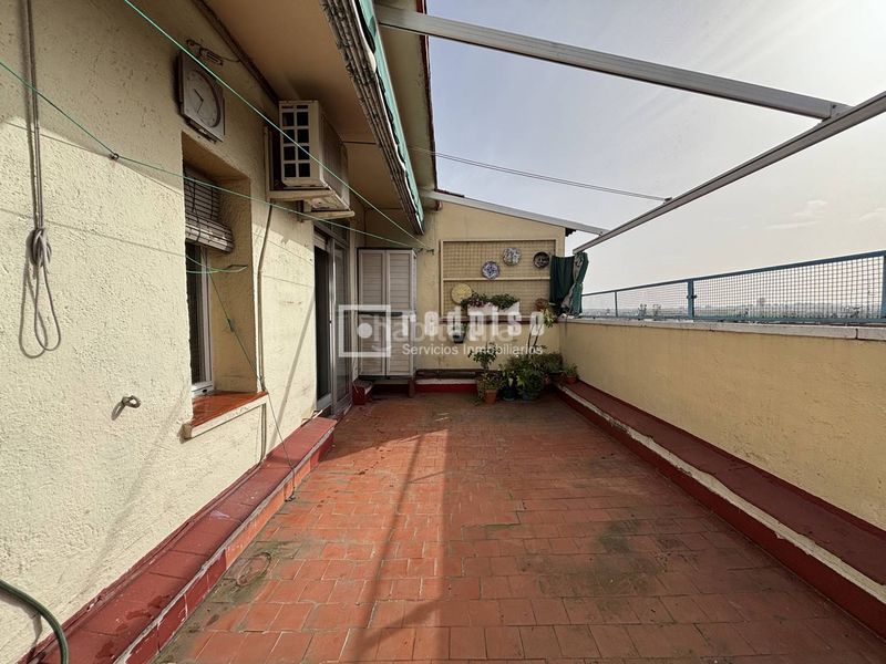 Foto f19f6751-c650-457d-b4cc-2aec1d58902b. Àtic amb calefacció a Acacias Madrid