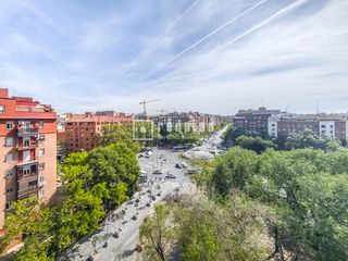 Flat  De santa maría de la cabeza. Vivienda de diseño con terraza y vistas a la glorieta de santa m
