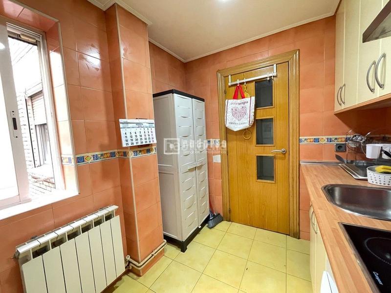 Foto dc89e2aa-23b9-47a8-990e-f5a8e38e7547. Piso zona parque granada en Veredillas Torrejón de Ardoz