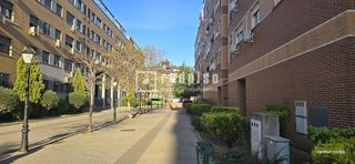 Pis a Centro. Ático con terraza de 27 m, piscina, garaje y trastero  corazón d