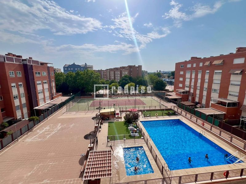Foto 18f5a6ed-ffe6-406c-8ba9-9a5c1a352eec. Pis amb calefacció aparcament piscina a Centro Torrejón de Ardoz