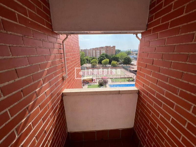 Foto 90f3734a-9e6d-40fd-a18b-3ce0a859b9ca. Pis amb calefacció aparcament piscina a Centro Torrejón de Ardoz