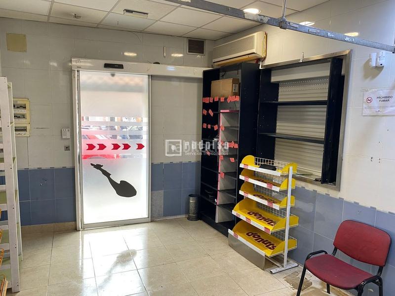 Foto 63a2a364-2149-4e47-85fb-dca3ab2a5b43. Local comercial local en venta en calle alcaudón en Madrid