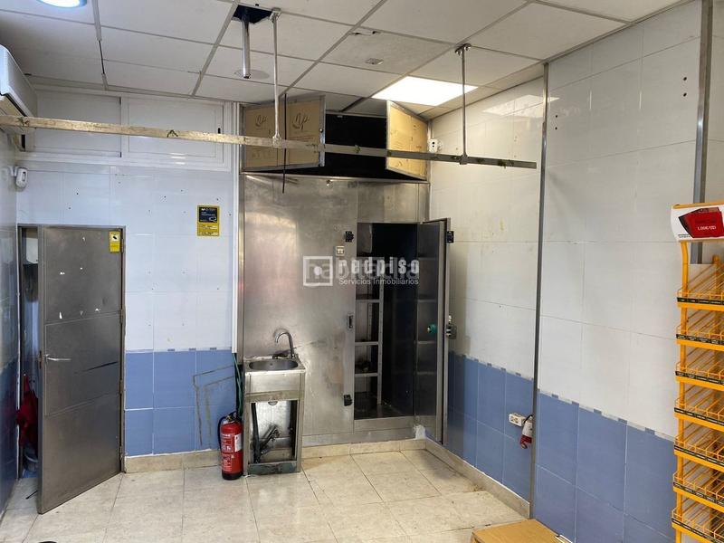 Foto d75a8896-5427-4585-84dd-04636eb88531. Local comercial local en venta en calle alcaudón en Madrid