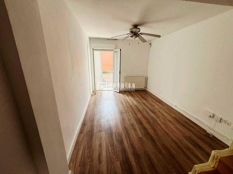 Foto 384bc2d0-26d0-4579-8cb8-8f8dbc73c28f. Piso dúplex en venta en calle gallur en Los Cármenes Madrid