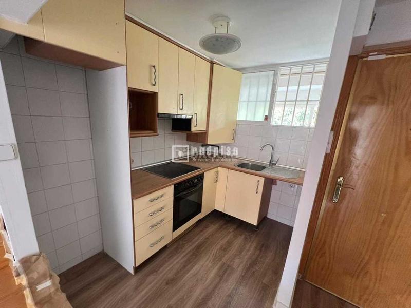 Foto 4500ffa1-c7f6-433c-9c82-cdee5cc0d8d6. Piso dúplex en venta en calle gallur en Los Cármenes Madrid