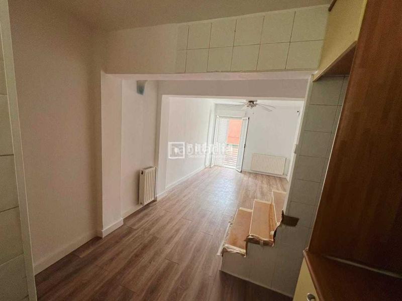 Foto 58816946-4859-4288-a0ee-e22f4591669a. Piso dúplex en venta en calle gallur en Los Cármenes Madrid