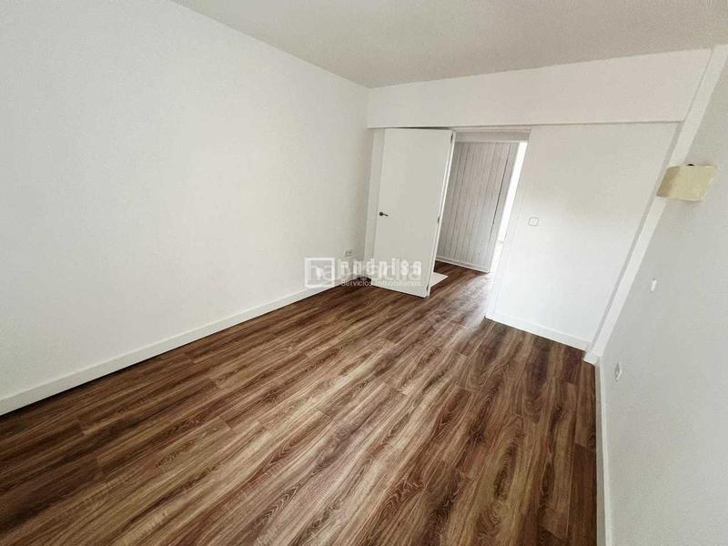 Foto 892fa05f-8271-45c4-a40b-022abc824529. Piso dúplex en venta en calle gallur en Los Cármenes Madrid