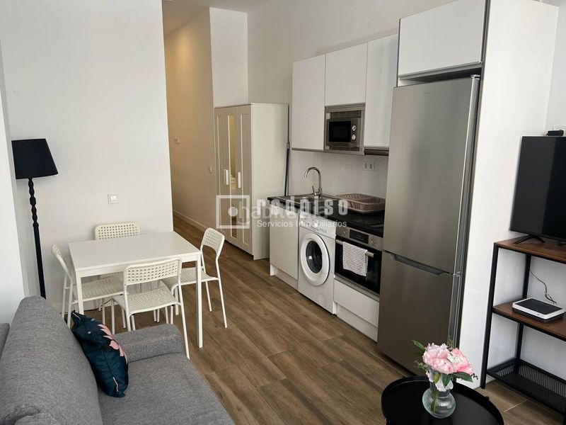 Foto 96b8f222-df8d-466b-b240-b9620a74cdbf. Estudi a San Isidro Madrid