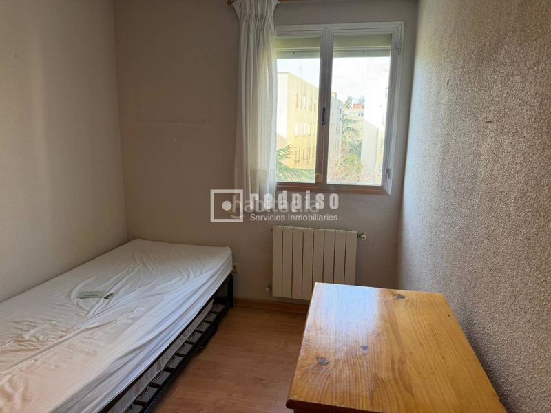 Foto f7e9ff4a-91a5-4228-81cc-dec87e5de6c4. Pis amb calefacció a Lucero Madrid