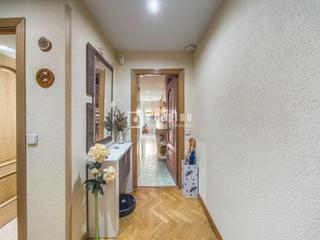 Appartement à Valderas-Los Castillos. Amplia vivienda de esquina, totalmente reformada.