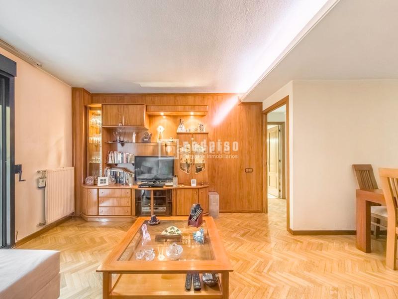 Foto 5a63c7f7-dba8-4245-9493-619737dd4b0d. Flat with heating pool in Valderas-Los Castillos Alcorcón