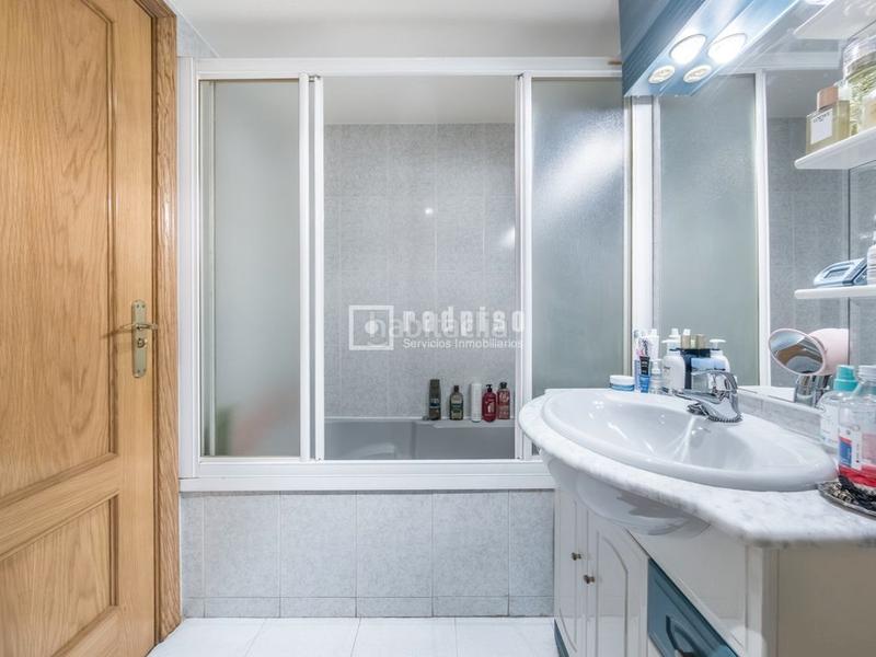 Foto c7ad94cd-fe6a-40ad-979f-8045205acd3d. Flat with heating pool in Valderas-Los Castillos Alcorcón