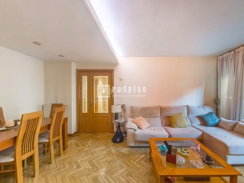 Foto deba3862-a713-4c9f-a9e8-9fcfbd0a26b7. Flat with heating pool in Valderas-Los Castillos Alcorcón