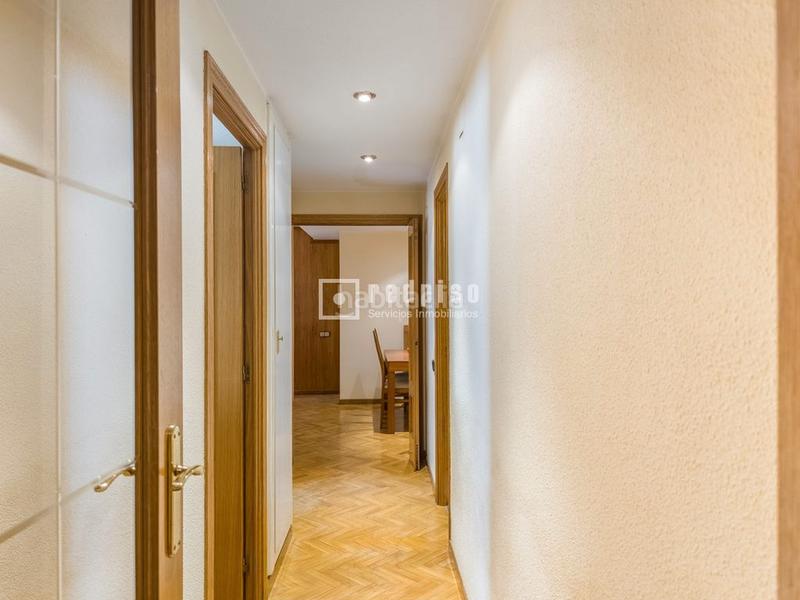 Foto ee1dfcc1-8d63-4b85-8e42-cce56b97eba9. Flat with heating pool in Valderas-Los Castillos Alcorcón