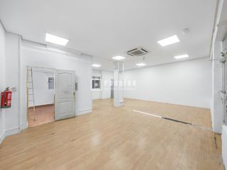 Local Comercial en Valderas-Los Castillos. Local comercial en venta a pie de calle