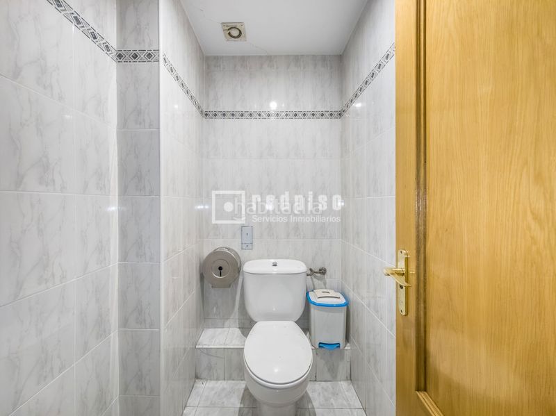 Foto a98c9cbd-8044-48dd-851a-2717a2354a38. Local comercial a Valderas-Los Castillos Alcorcón