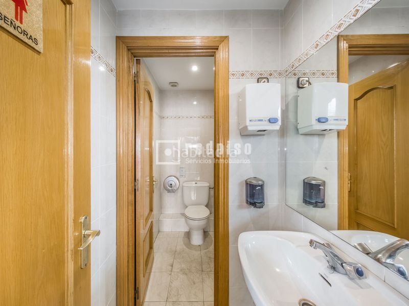 Foto ba29e771-3e35-40b4-a977-ff96bddaf11e. Local comercial a Valderas-Los Castillos Alcorcón