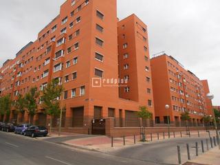 Pis a Valdebernardo-Valderribas. Renta libre en el centro de valderribas. 3 dormitorios, 2 baños,