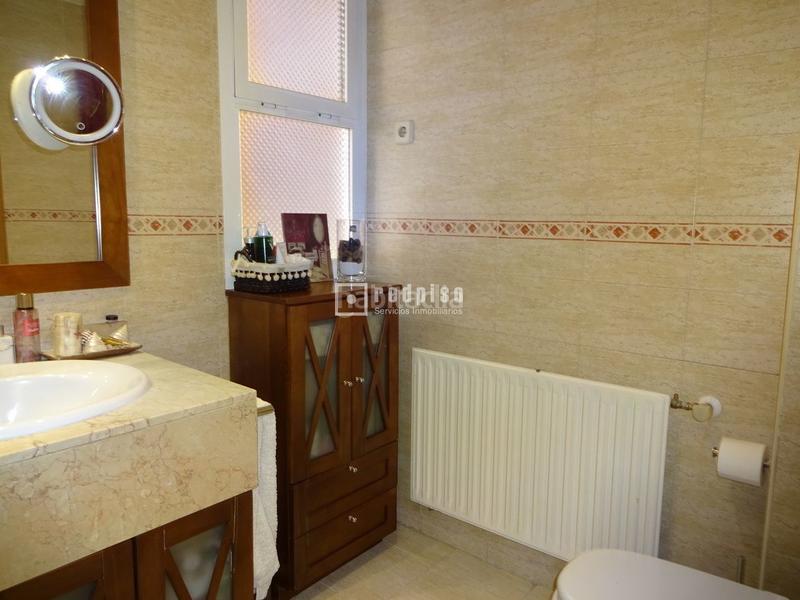 Foto e3a7e3d5-0a3d-4d88-8d29-d67ebf983e34. Piso renta libre en el centro de valderribas. 3 dormitorios, 2 baños, pg y trastero. urb. alto iii en Madrid