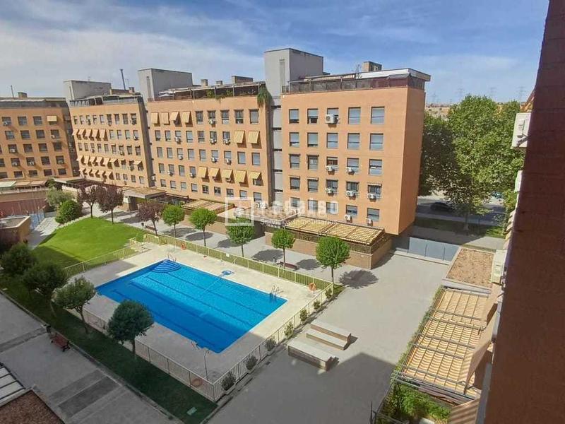 Foto 59f049f1-23ae-4988-90b4-3f825068b36c. Appartamento con riscaldamento parcheggio piscina in Coslada