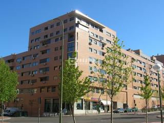 Lloguer Pis a Valdebernardo-Valderribas. Alquiler urb. europa. 3 dormitorios, 2 baños y plaza de garaje.