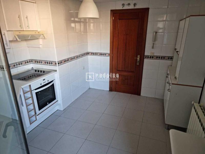 Foto d6c81531-84cb-4dc1-ad07-67d595c55257. Pis amb calefacció aparcament piscina a Valdebernardo-Valderribas Madrid