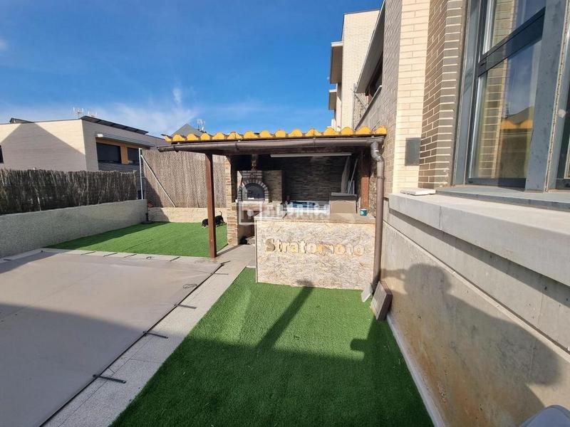 Foto e4390877-6755-40ae-b2b9-fc89e6981649. Chalet mit heizung parking pool in Los Hueros Villalbilla