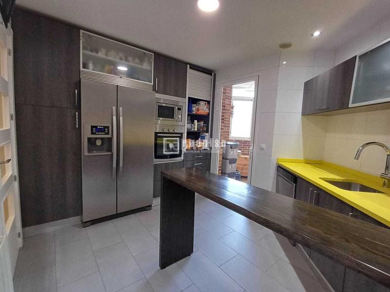 Foto 0b526d59-1f1e-4e55-b47b-f802c439ee0e. Flat with heating parking pool in El Puerto Coslada