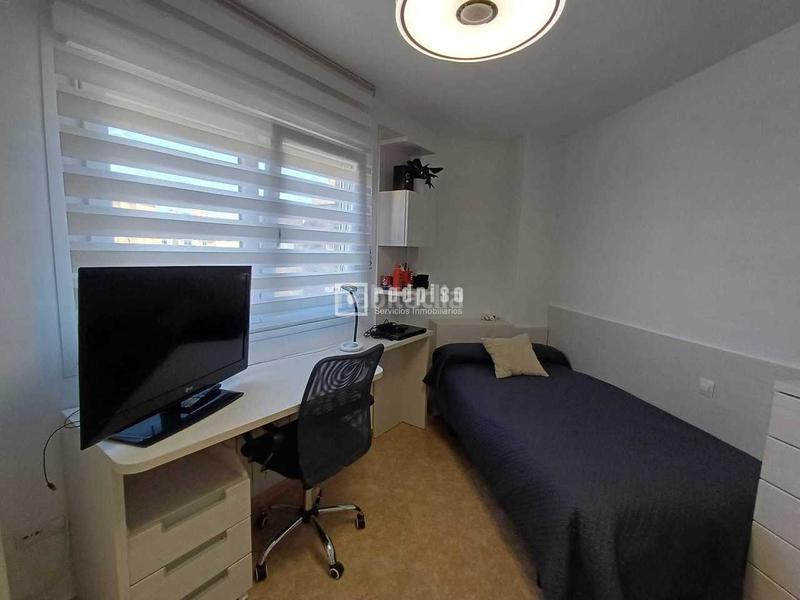 Foto 15809f8e-1a93-4625-9ab3-1be32e255d49. Flat with heating parking pool in El Puerto Coslada