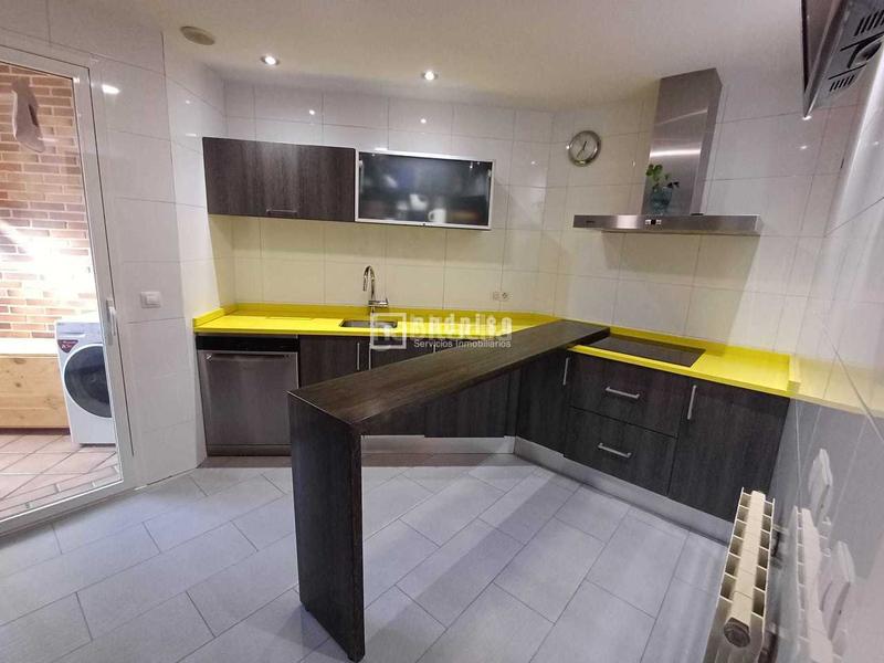 Foto f87f4d83-5e67-4448-9011-f7f498206236. Flat with heating parking pool in El Puerto Coslada