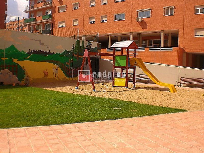 Foto f8273934-b936-44cb-83f1-2360e3c8e8c3. Pis amb calefacció aparcament piscina a Valdebernardo-Valderribas Madrid