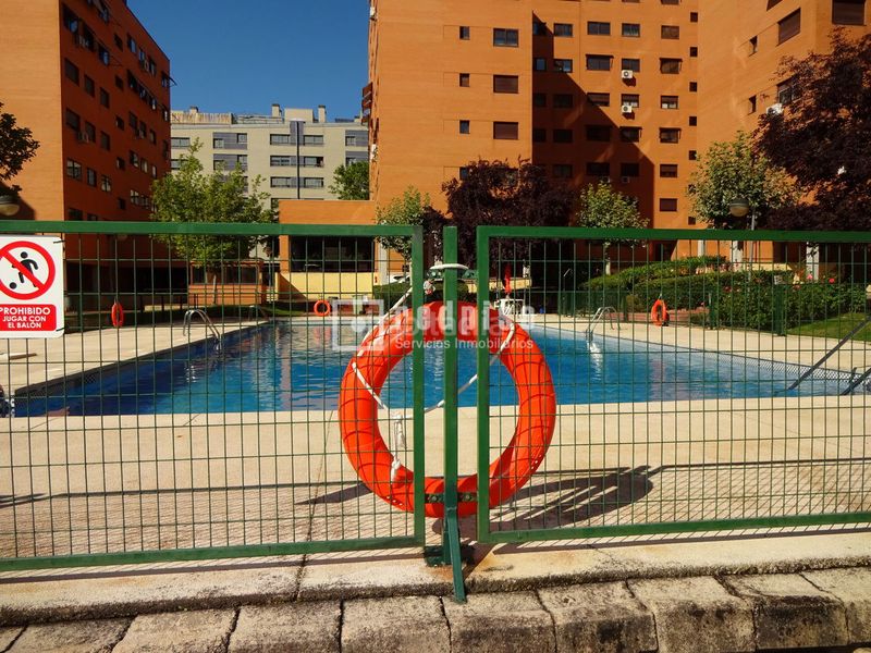 Foto 445258e2-1db9-4043-8435-a347e4cdcdbe. Piso  de 4 dormitorios en valderrivas de renta libre en Madrid