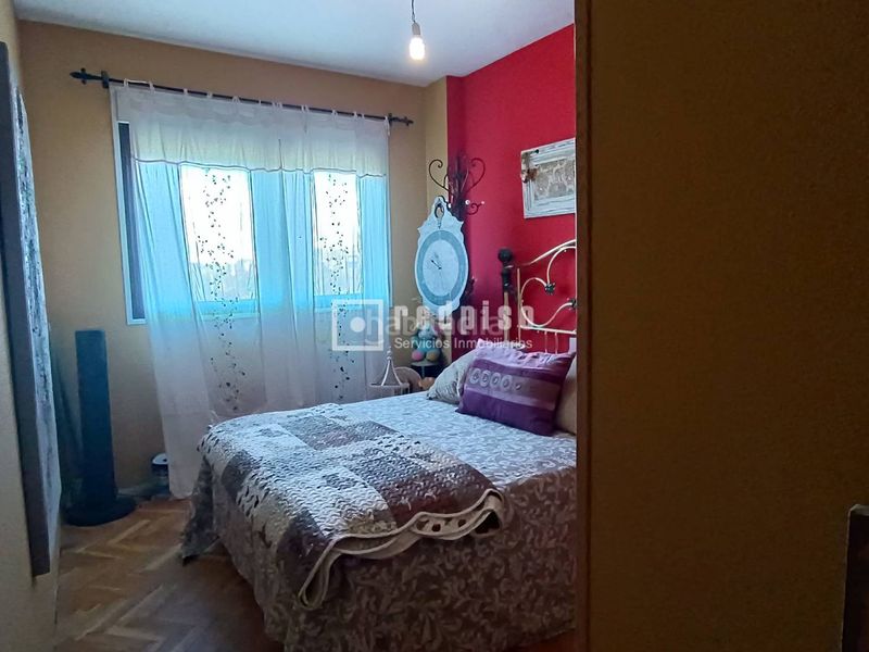 Foto 5d36610c-41b1-446a-8947-4ada21c356a3. Piso  de 4 dormitorios en valderrivas de renta libre en Madrid