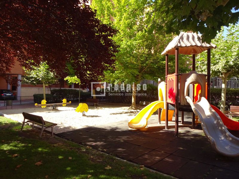 Foto 65e2998c-3819-4637-901a-1de04c9b3e28. Piso  de 4 dormitorios en valderrivas de renta libre en Madrid