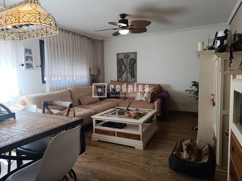 Foto 79953fe2-fecf-42e7-9bba-9e0dd3c82615. Piso  de 4 dormitorios en valderrivas de renta libre en Madrid