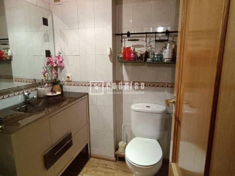 Foto b1312eb2-8830-4673-8e79-3c899cdc1e50. Piso  de 4 dormitorios en valderrivas de renta libre en Madrid