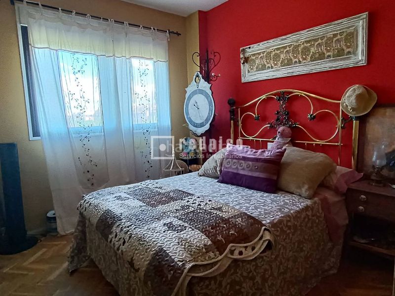 Foto c2392dcd-db16-4a6f-8152-db075771777a. Piso  de 4 dormitorios en valderrivas de renta libre en Madrid