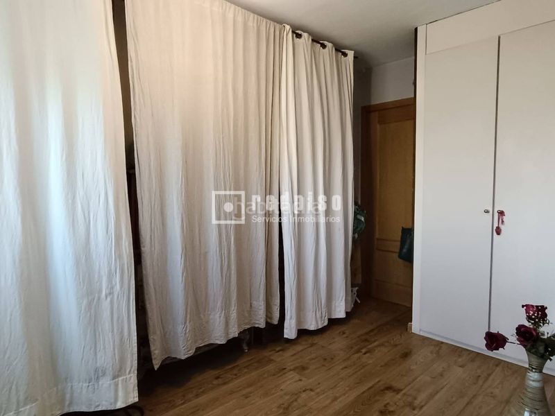 Foto d8bbda41-5ff3-4247-8c0f-2130066fea51. Piso  de 4 dormitorios en valderrivas de renta libre en Madrid